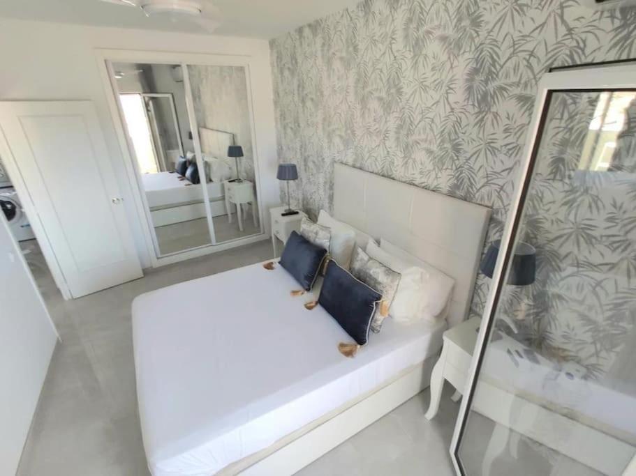 Lux. Frontbeach-Terrace. 5 Pools.Tv. 2 A.C.Netflix Benalmádena Exteriör bild